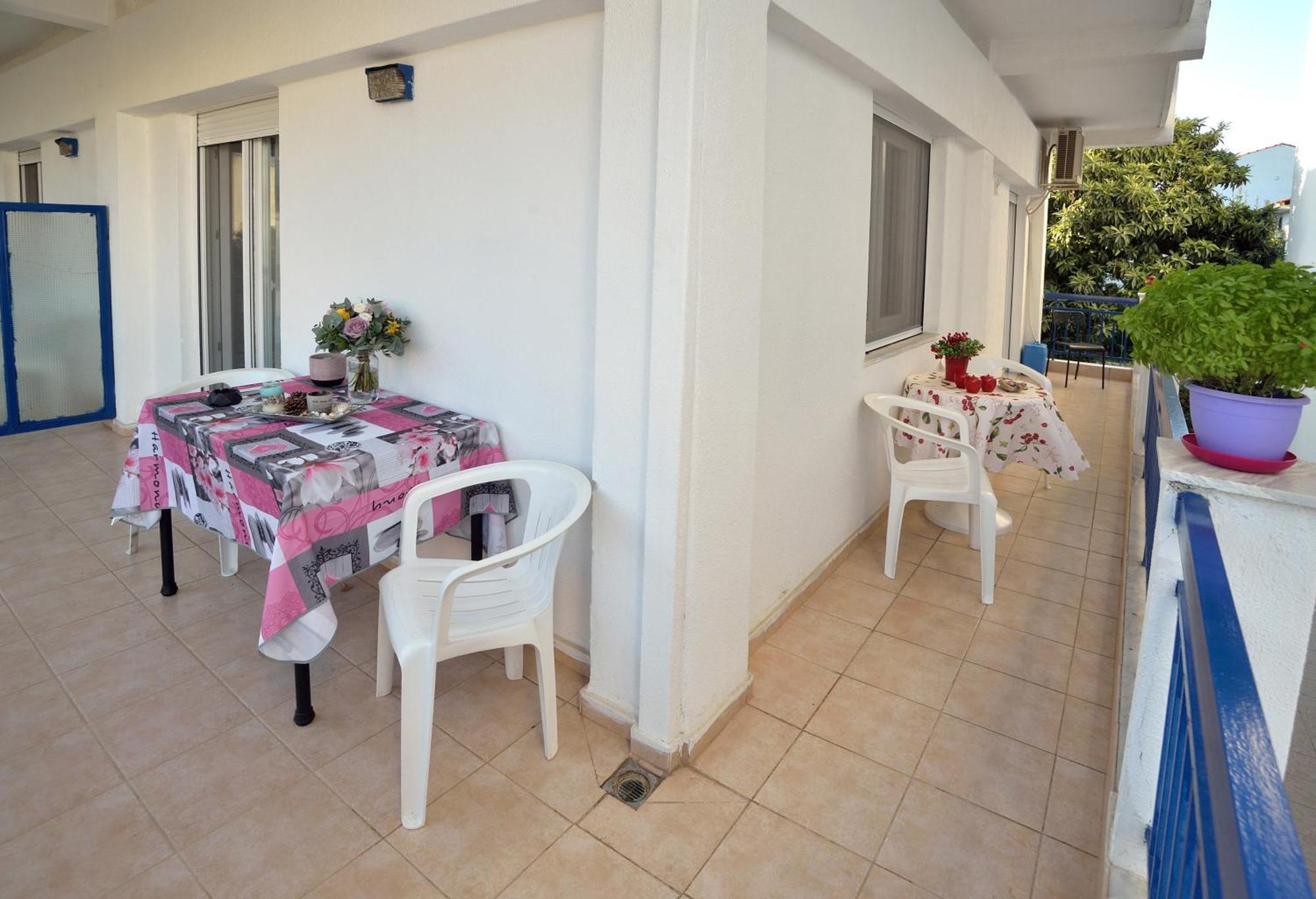 Maria Konstantinidis Apartments Nea Poteidaia Exterior photo